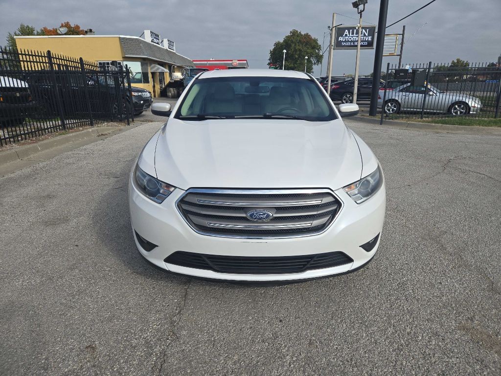 2017 Ford Taurus Image 8