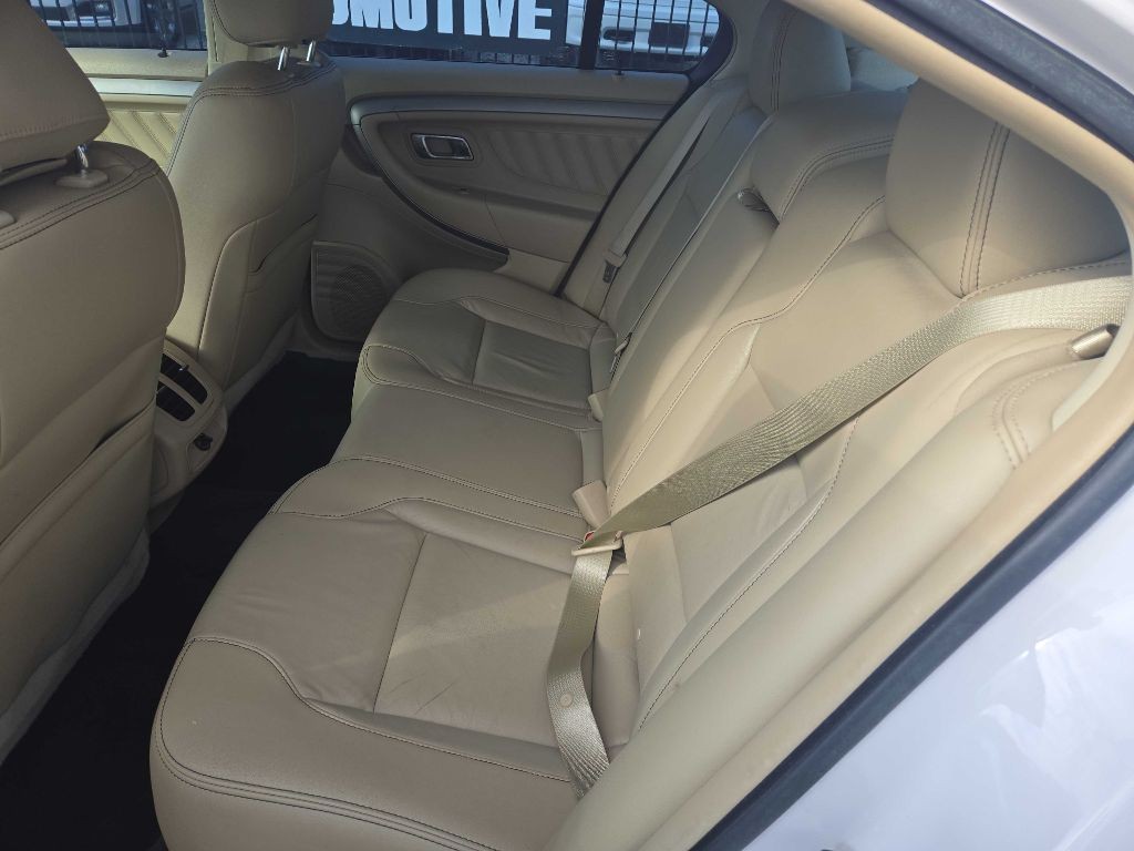 2017 Ford Taurus Image 14