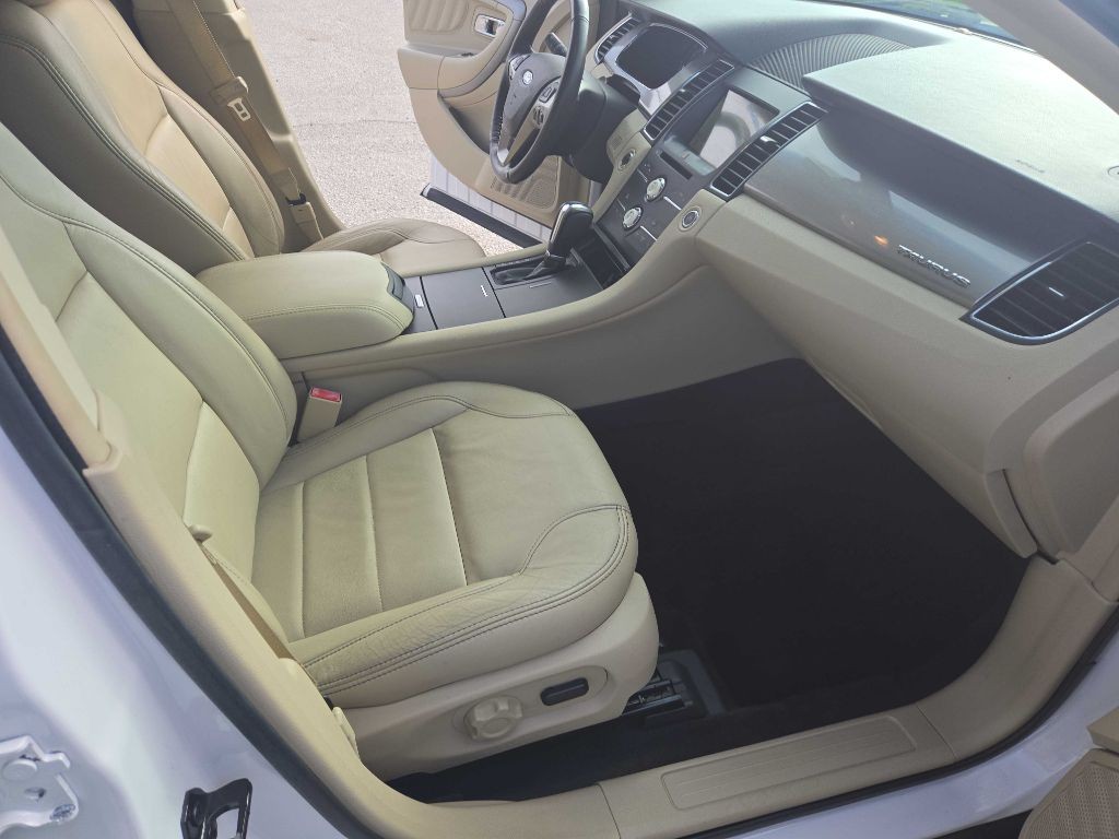 2017 Ford Taurus Image 22