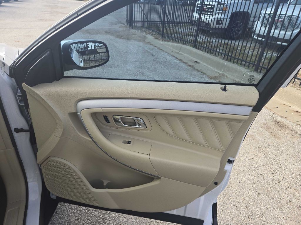 2017 Ford Taurus Image 23