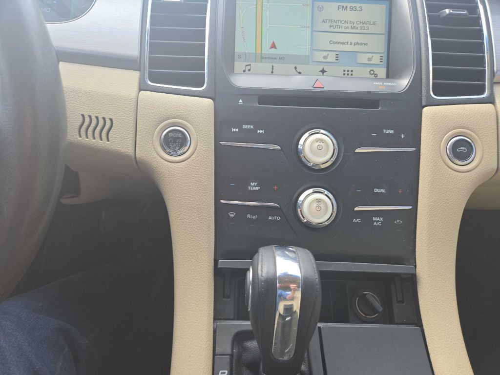 2017 Ford Taurus Image 30