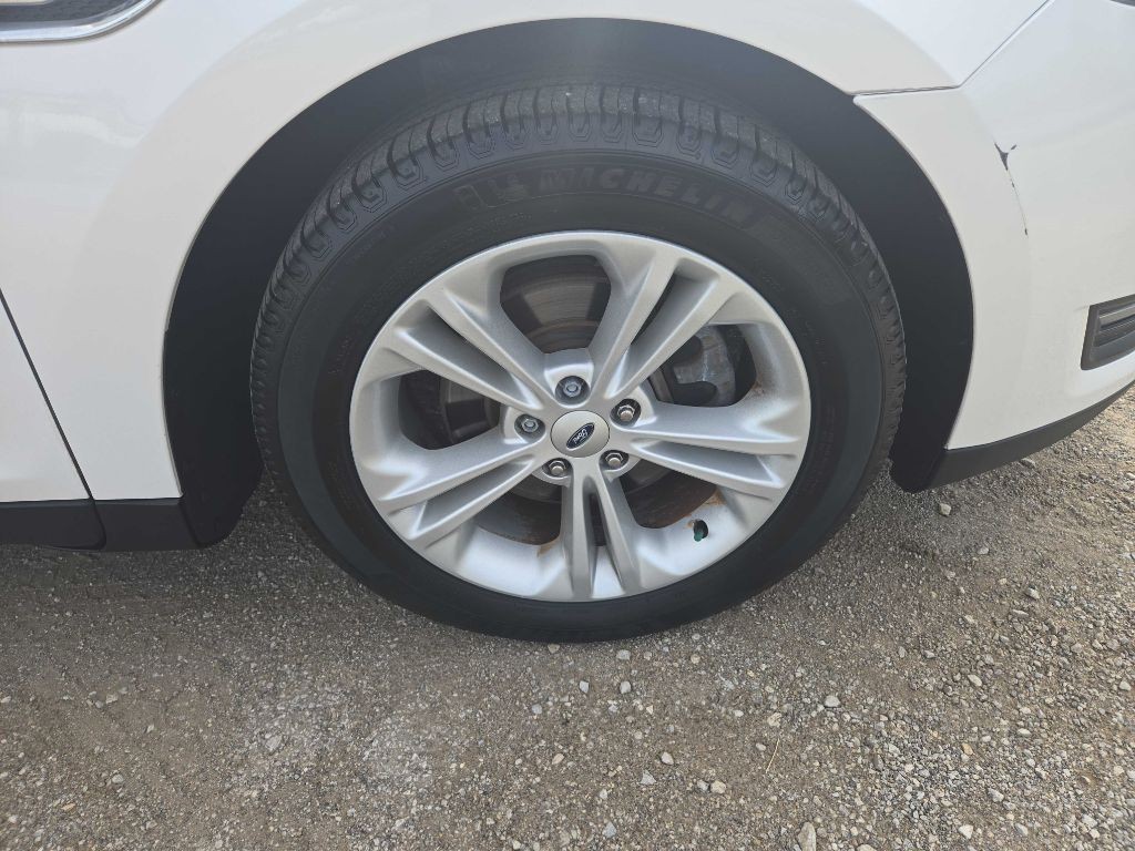 2017 Ford Taurus Image 38