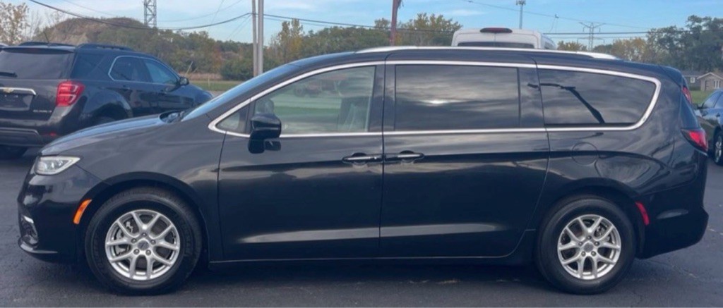 2021 Chrysler Pacifica Image 2