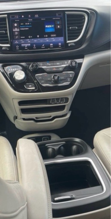 2021 Chrysler Pacifica Image 12