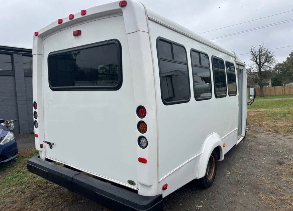 2017 Ford Econoline Image 4