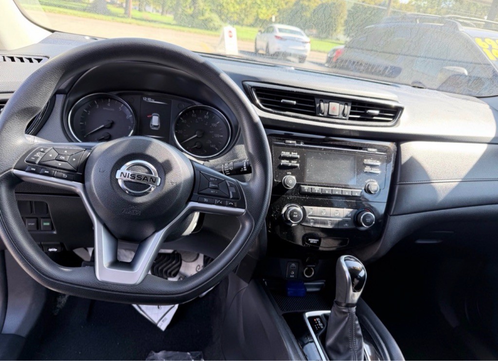 2017 Nissan Rogue Image 8