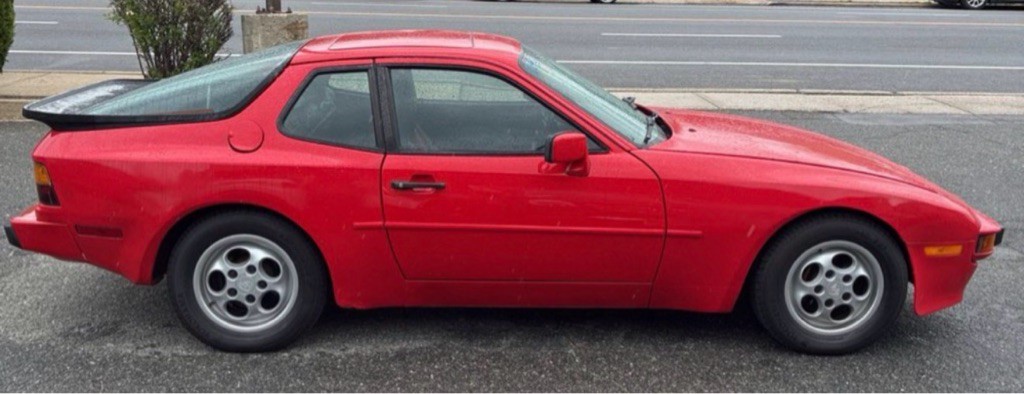 1987 Porsche 944 Image 4