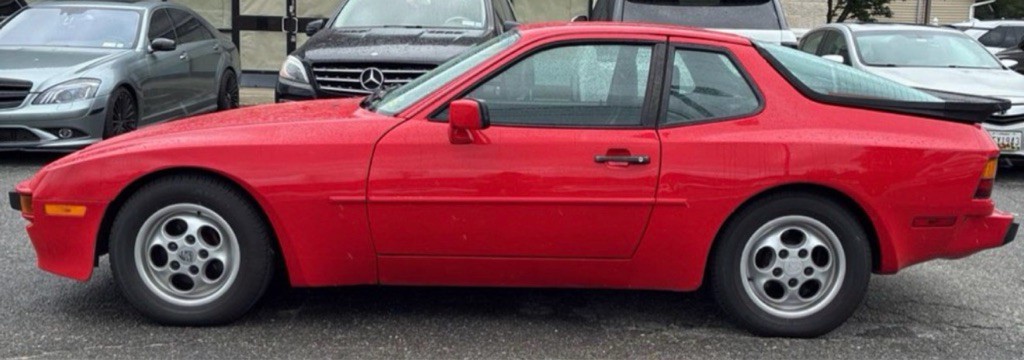 1987 Porsche 944 Image 5