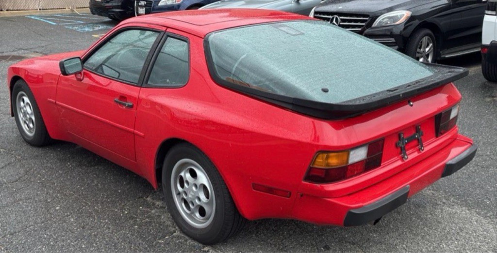 1987 Porsche 944 Image 6