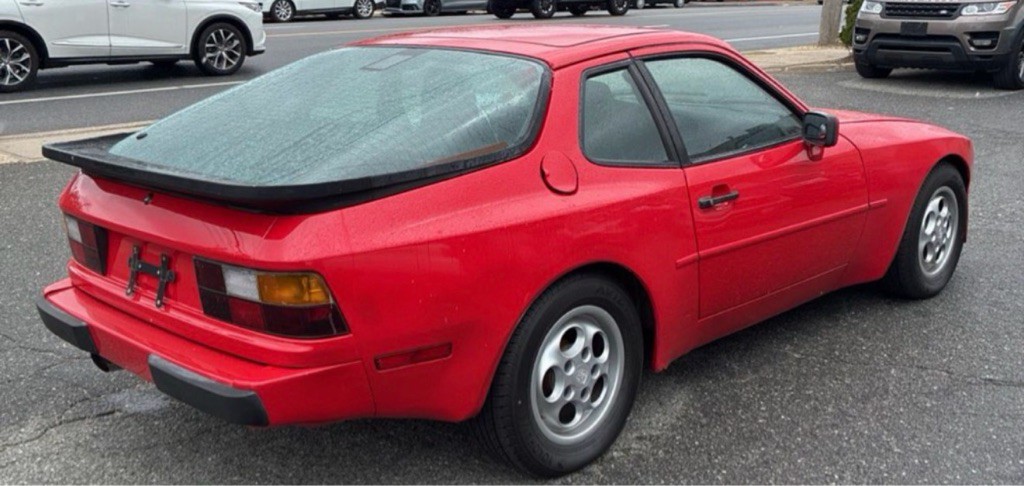 1987 Porsche 944 Image 8