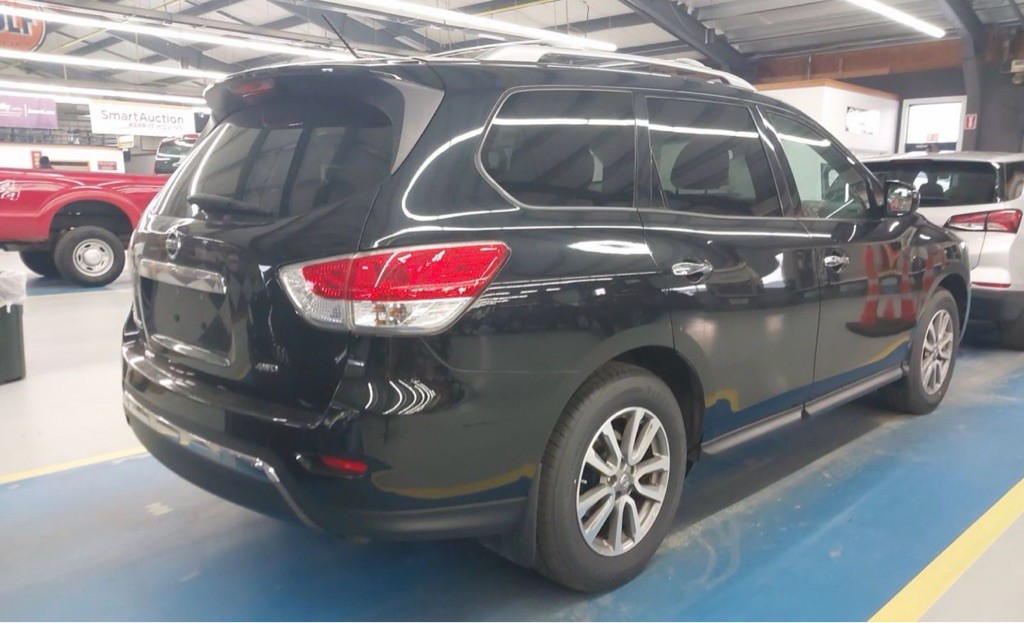 2016 Nissan Pathfinder Image 2