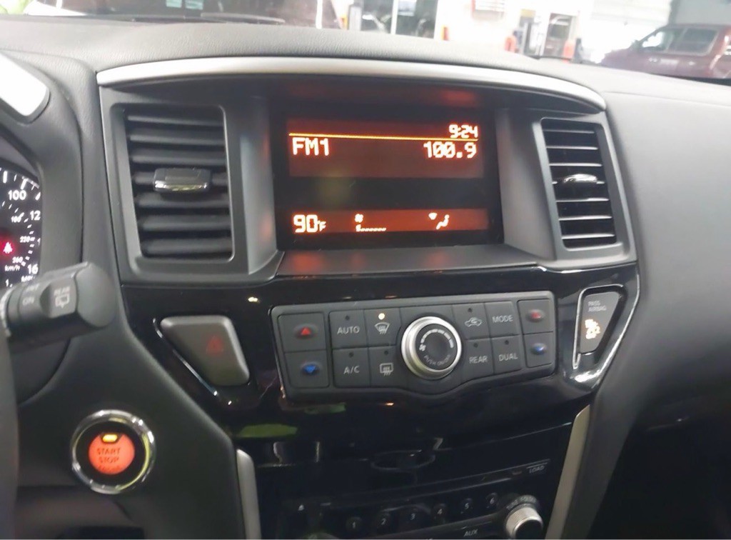 2016 Nissan Pathfinder Image 3