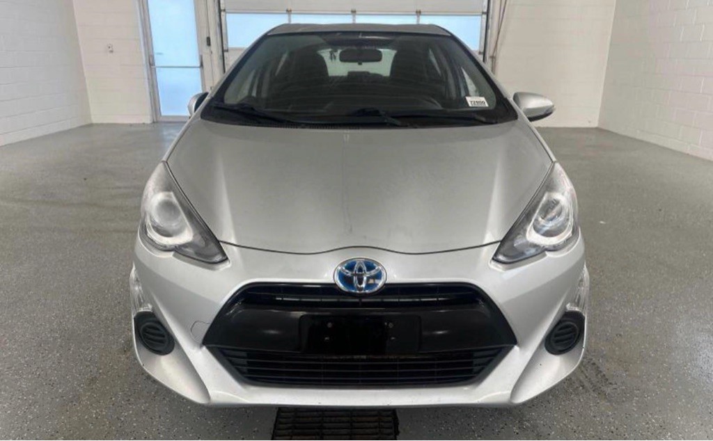 2015 Toyota Prius Image 2