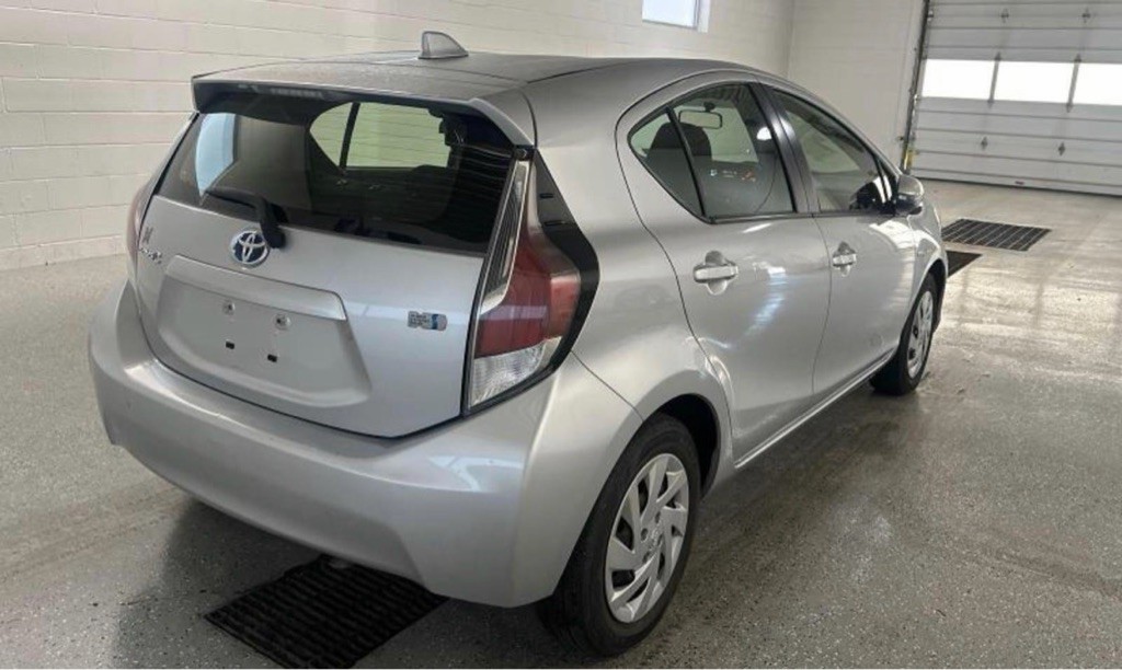 2015 Toyota Prius Image 4