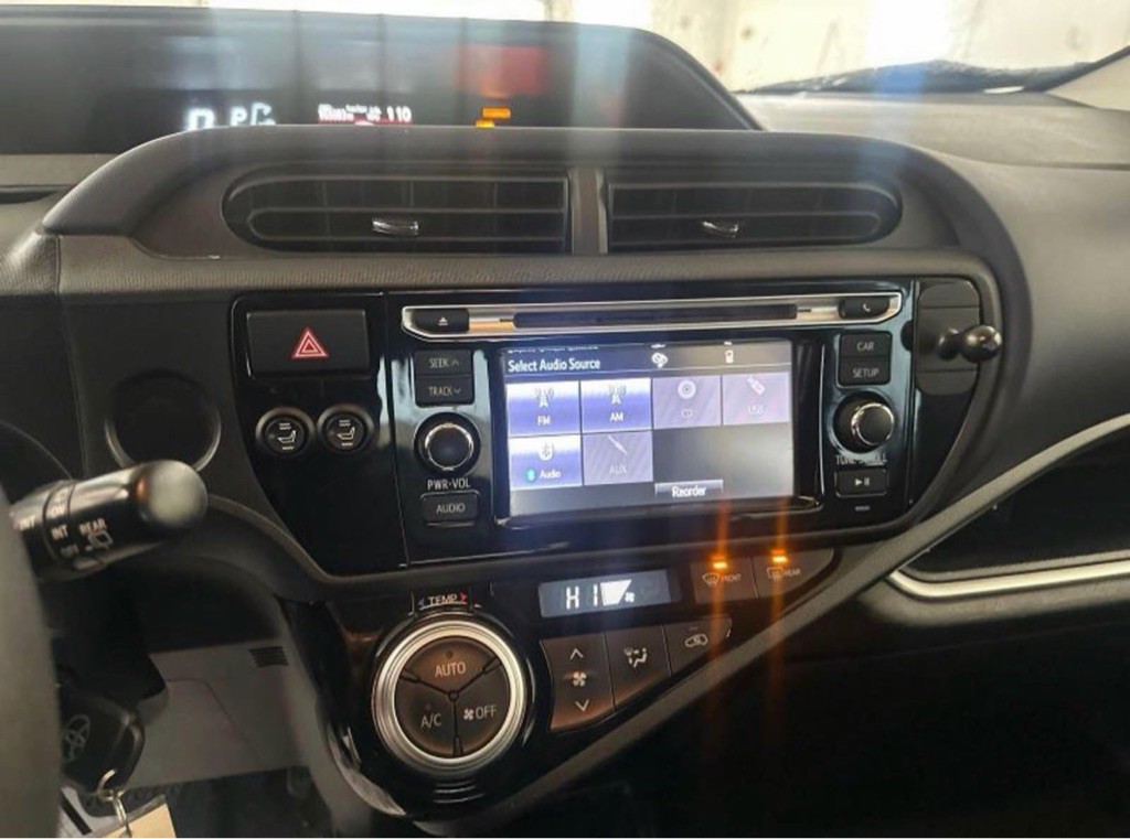 2015 Toyota Prius Image 6