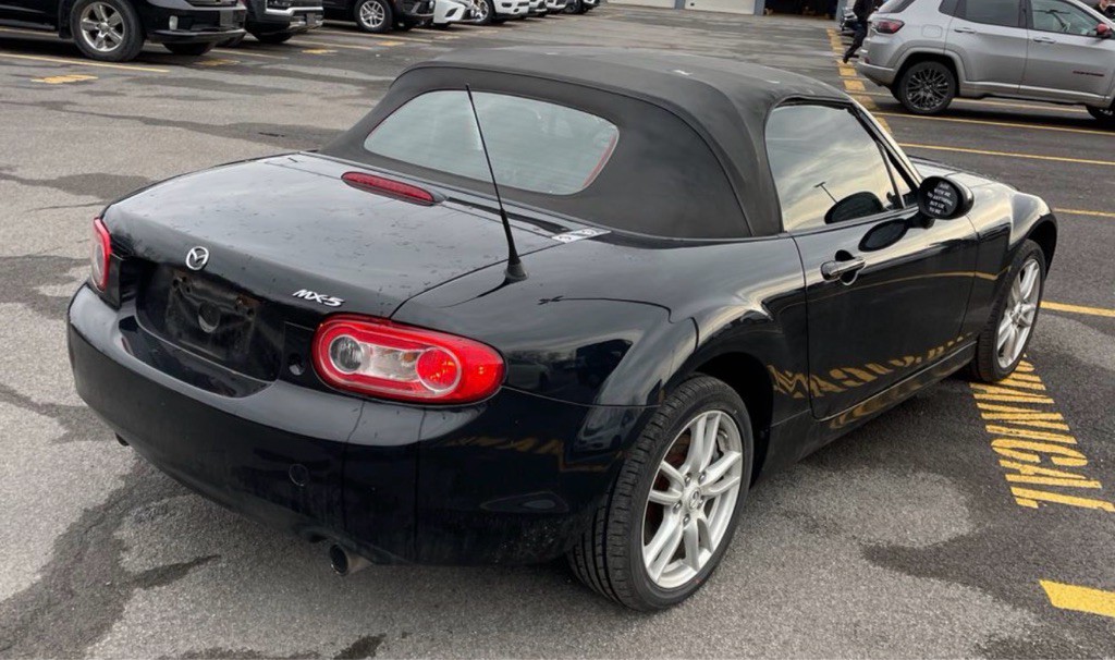 2011 Mazda MX-5 Miata Image 8
