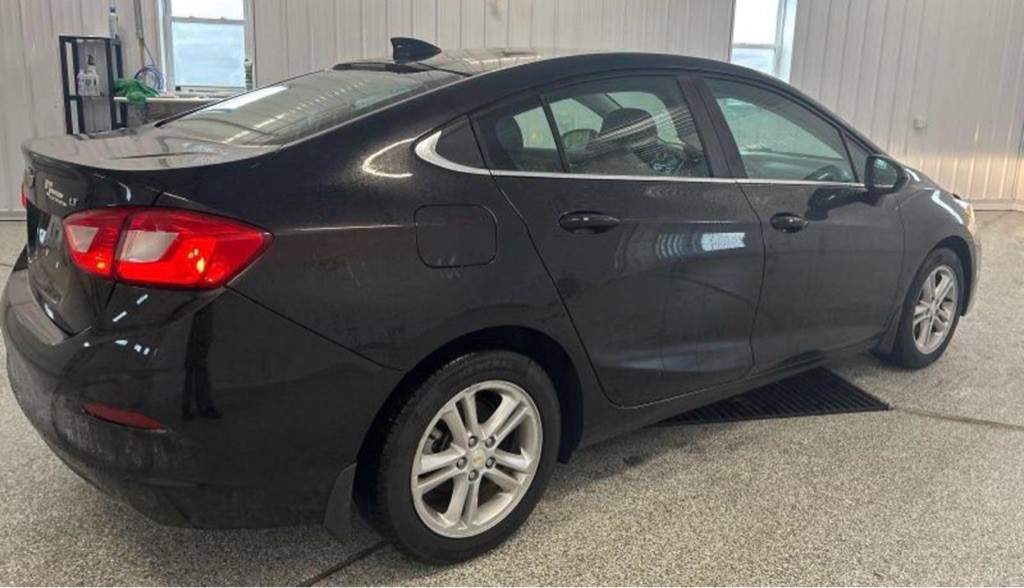 2018 Chevrolet Cruze Image 3