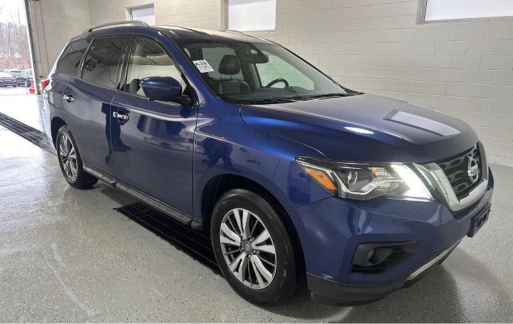 2019 Nissan Pathfinder Image 2