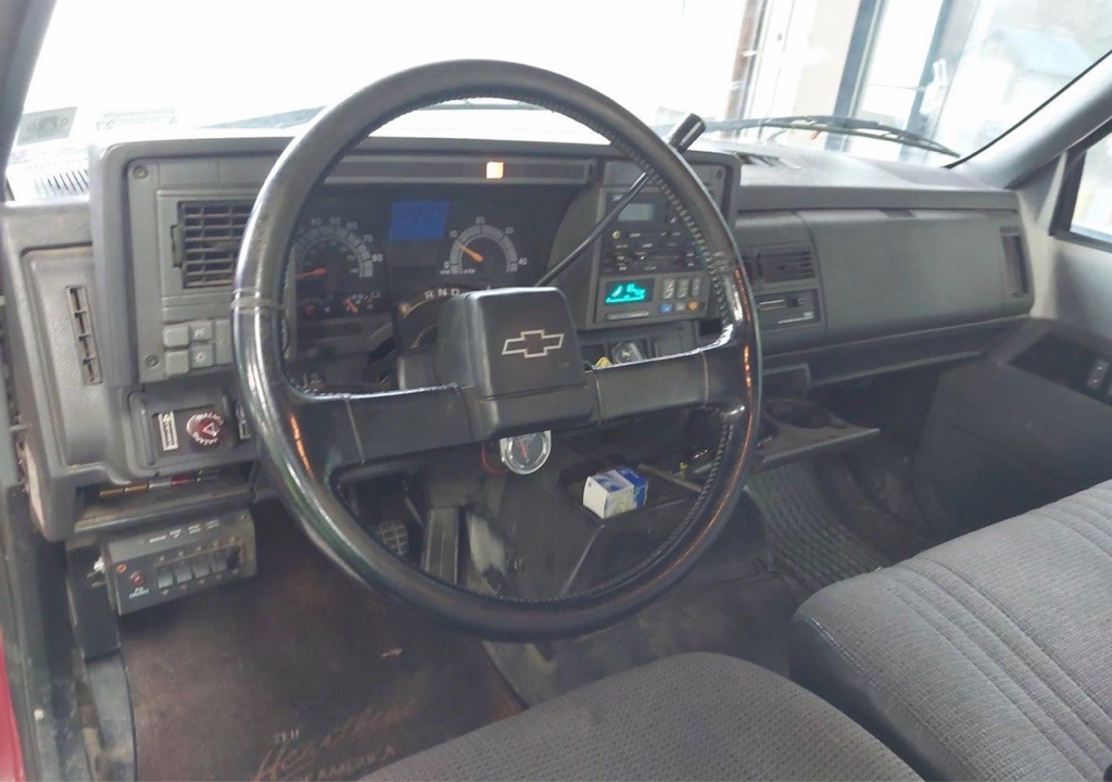 2001 Chevrolet C-Series Image 3