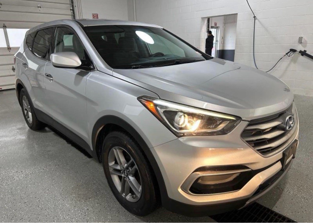 2017 Hyundai Santa Fe Sport Image 2