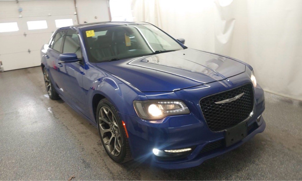 2018 Chrysler 300 Image 2