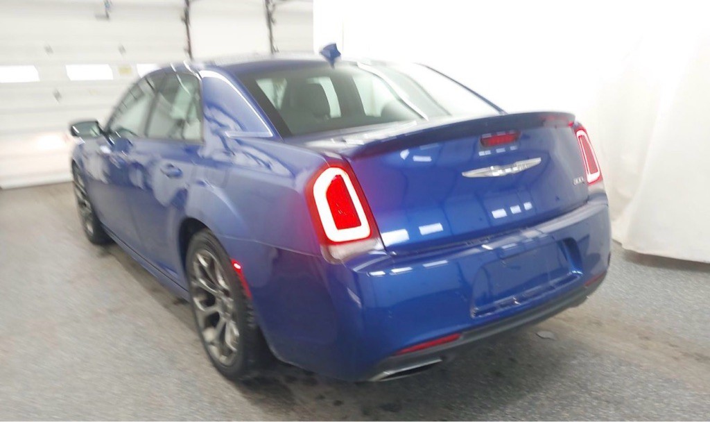 2018 Chrysler 300 Image 3