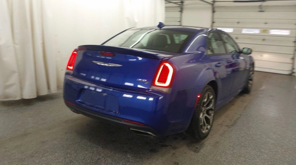 2018 Chrysler 300 Image 4