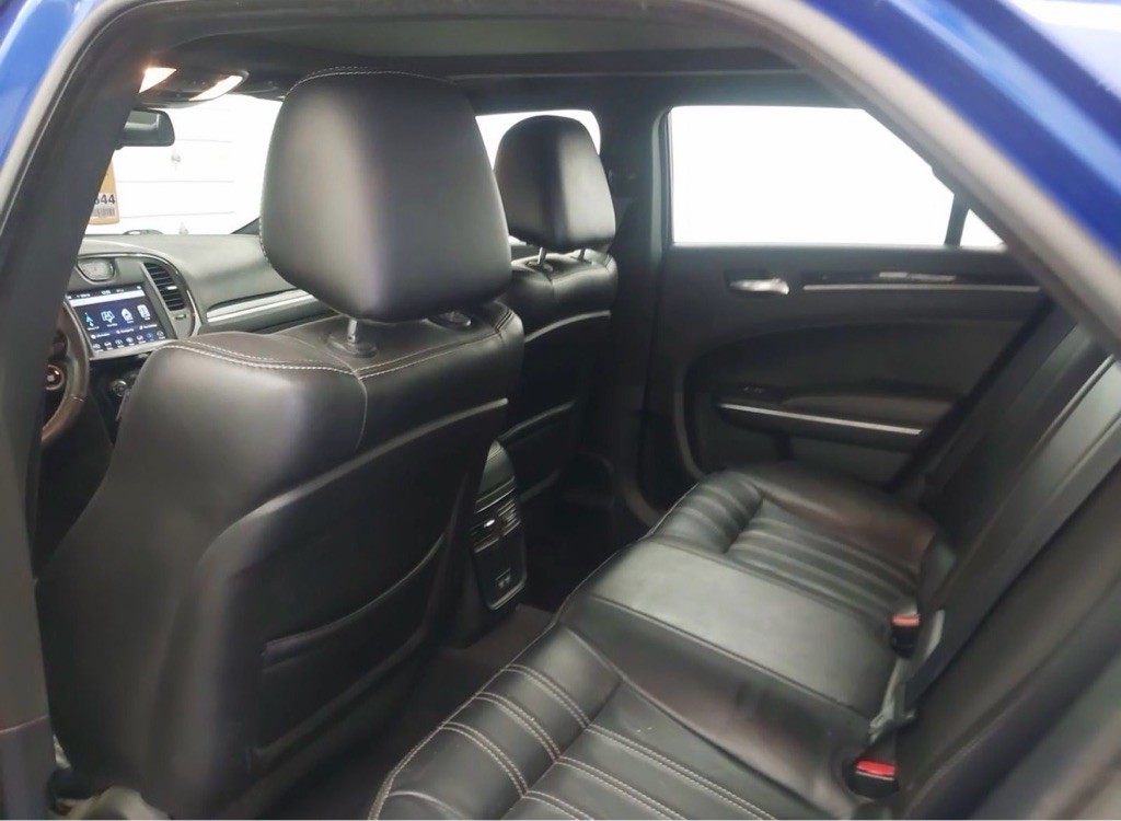 2018 Chrysler 300 Image 8