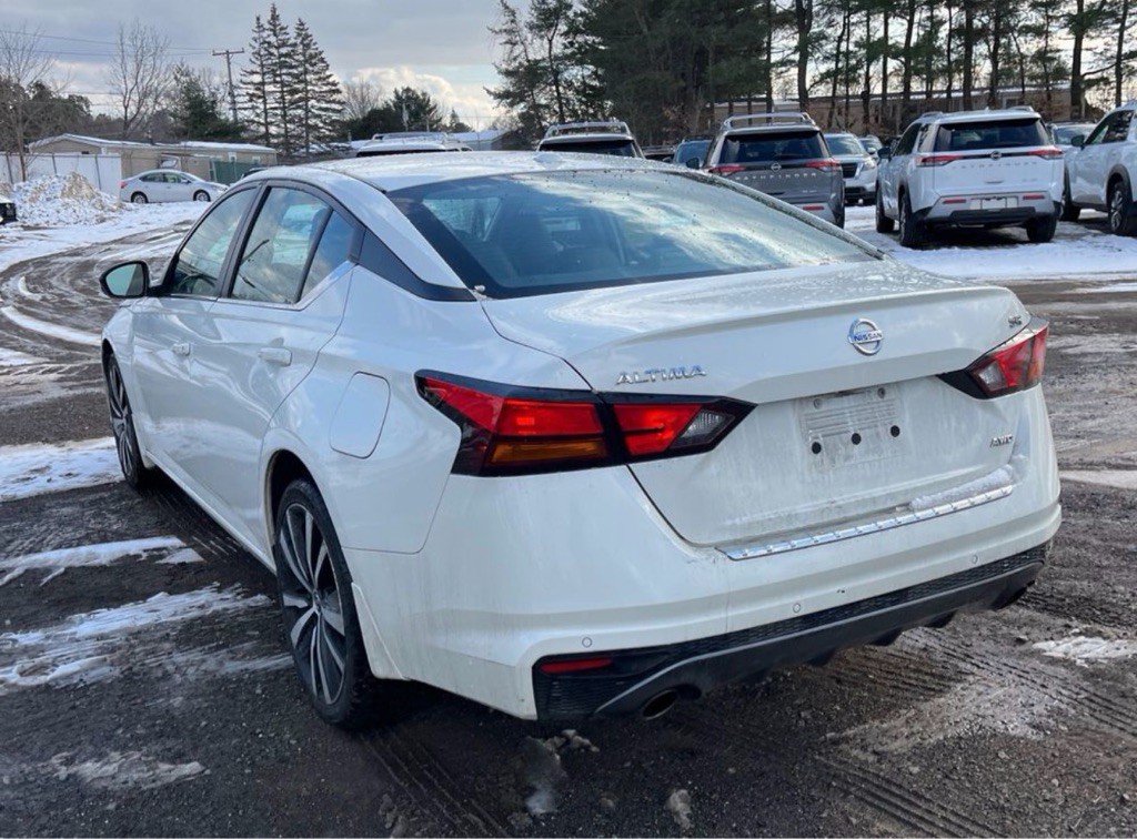2021 Nissan Altima Image 3