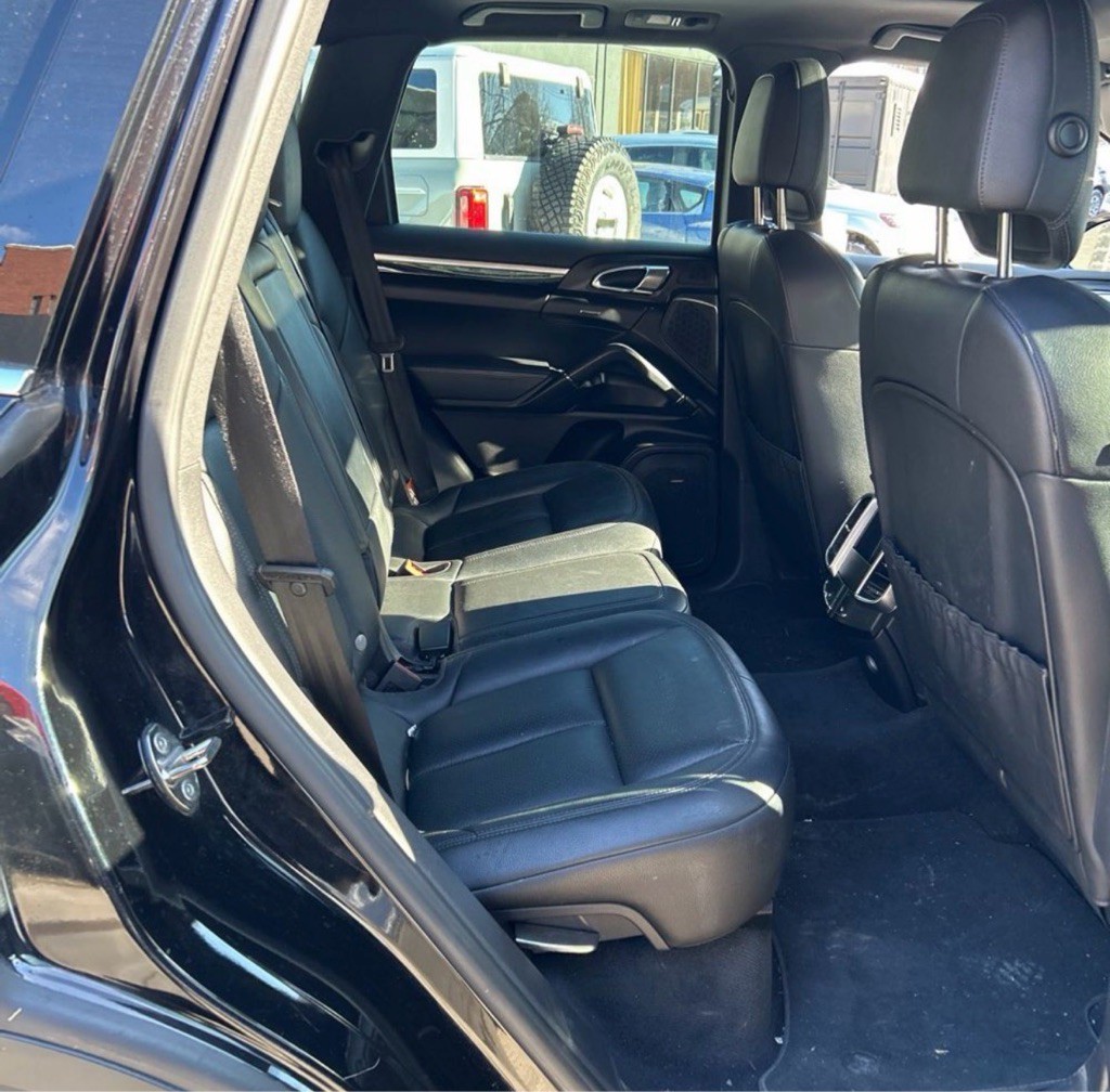 2015 Porsche Cayenne Image 8
