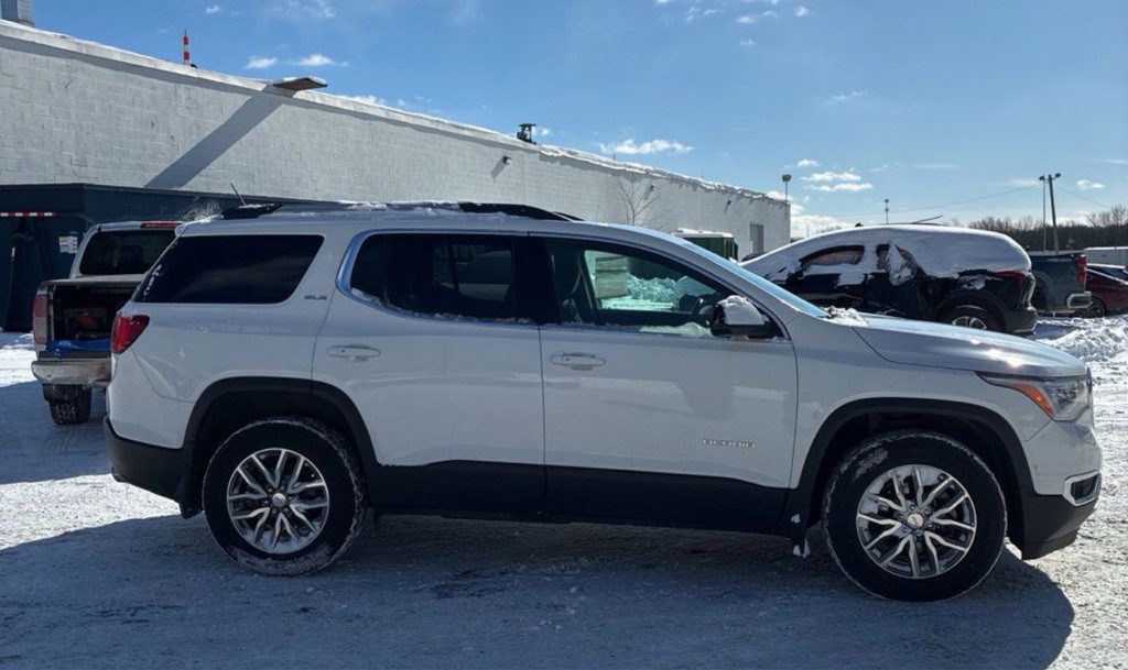 2019 GMC Acadia Image 2