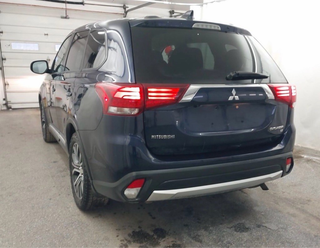 2017 Mitsubishi Outlander Image 8