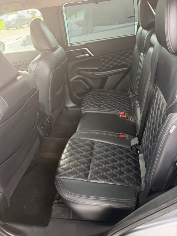 2023 Mitsubishi Outlander Image 8