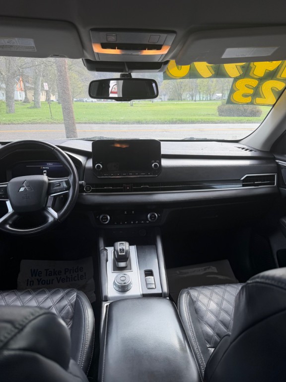 2023 Mitsubishi Outlander Image 9