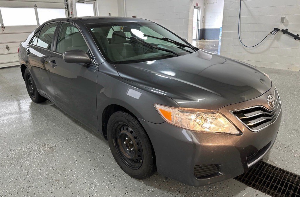 2010 Toyota Camry Image 2