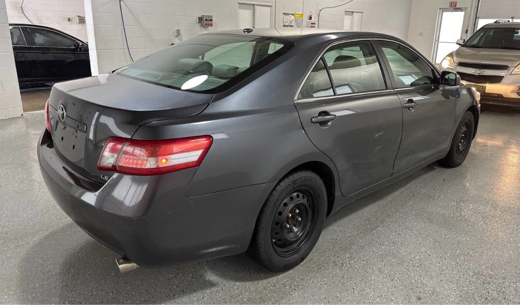 2010 Toyota Camry Image 3