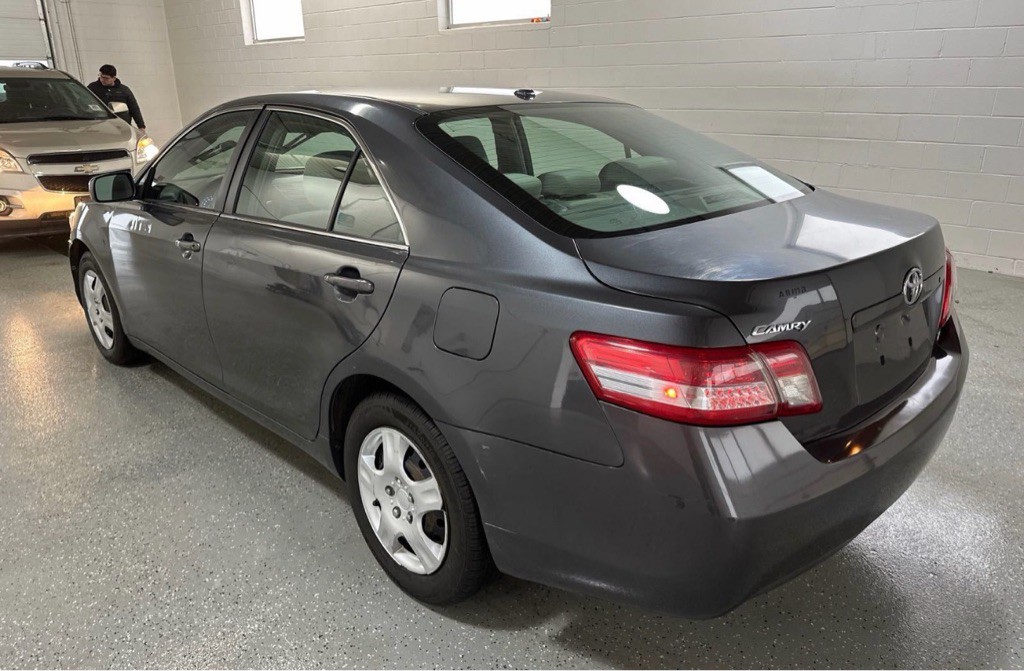2010 Toyota Camry Image 5