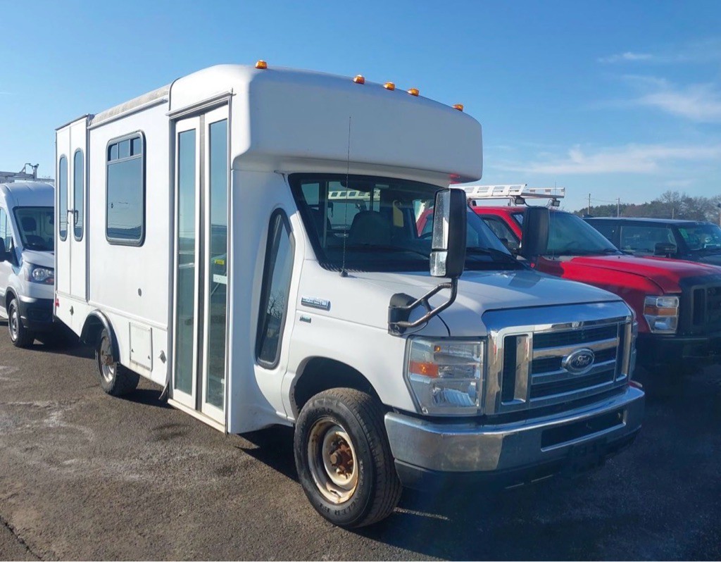 2016 Ford Econoline Image 3