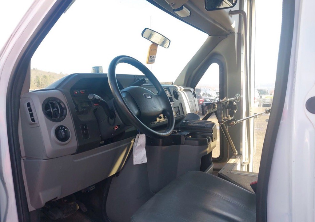 2016 Ford Econoline Image 5