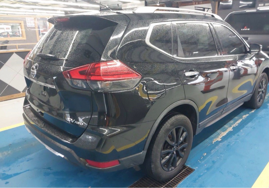 2017 Nissan Rogue Image 2