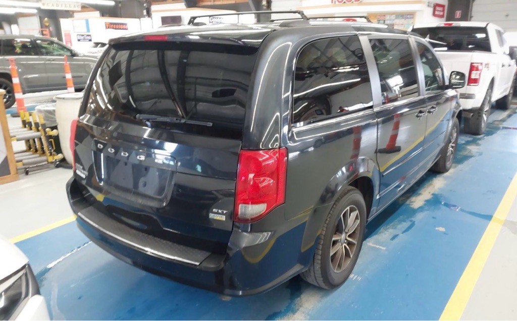 2017 Dodge Grand Caravan Image 2