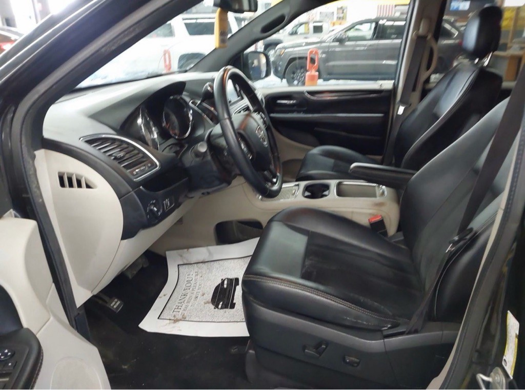 2017 Dodge Grand Caravan Image 3