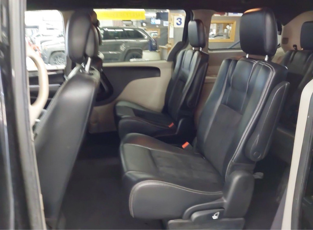 2017 Dodge Grand Caravan Image 5