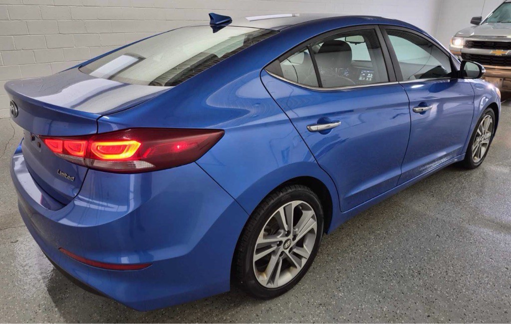 2017 Hyundai Elantra Image 3