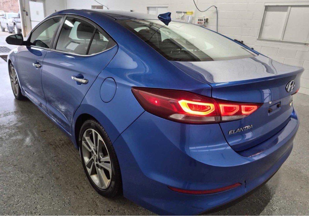 2017 Hyundai Elantra Image 5