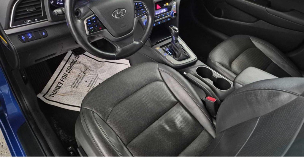 2017 Hyundai Elantra Image 8