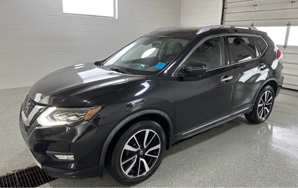 2018 Nissan Rogue Image 1