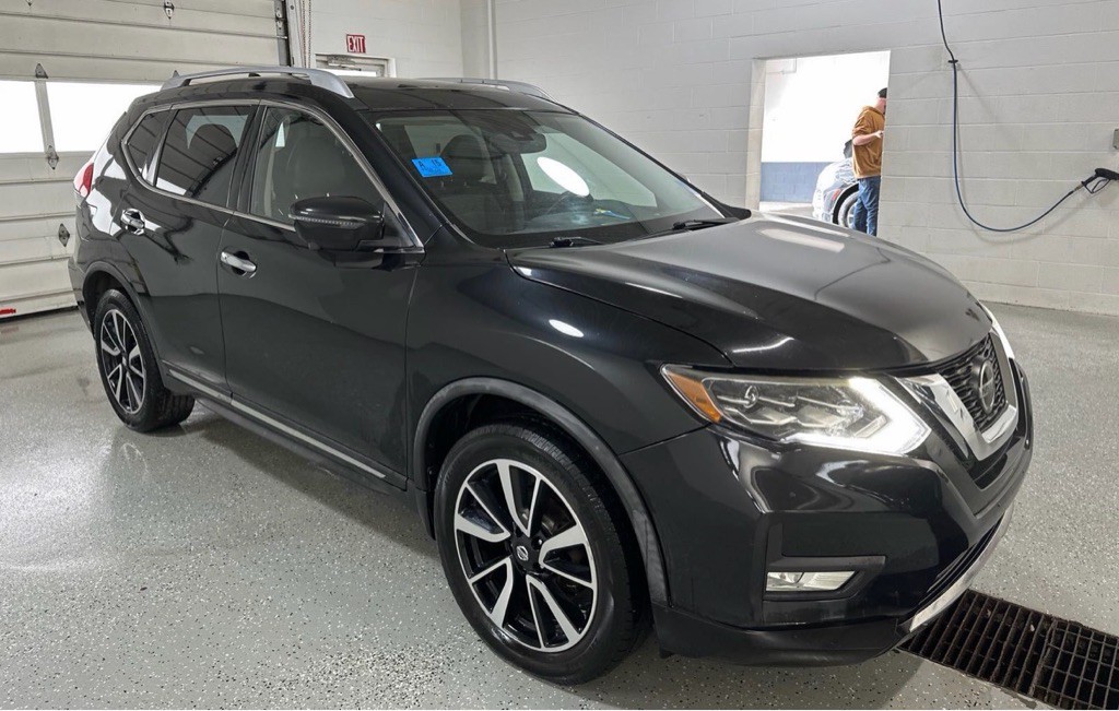 2018 Nissan Rogue Image 2