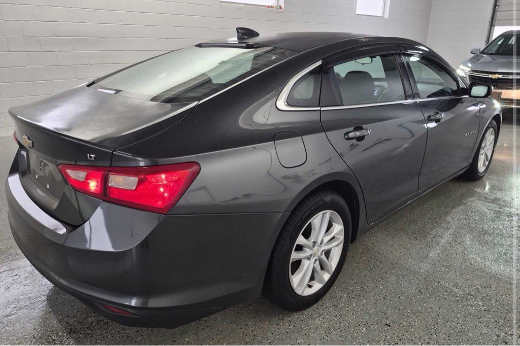 2017 Chevrolet Malibu Image 3