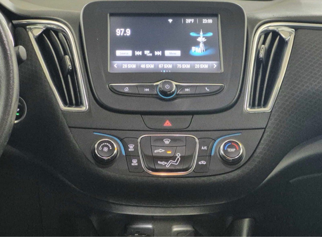 2017 Chevrolet Malibu Image 8